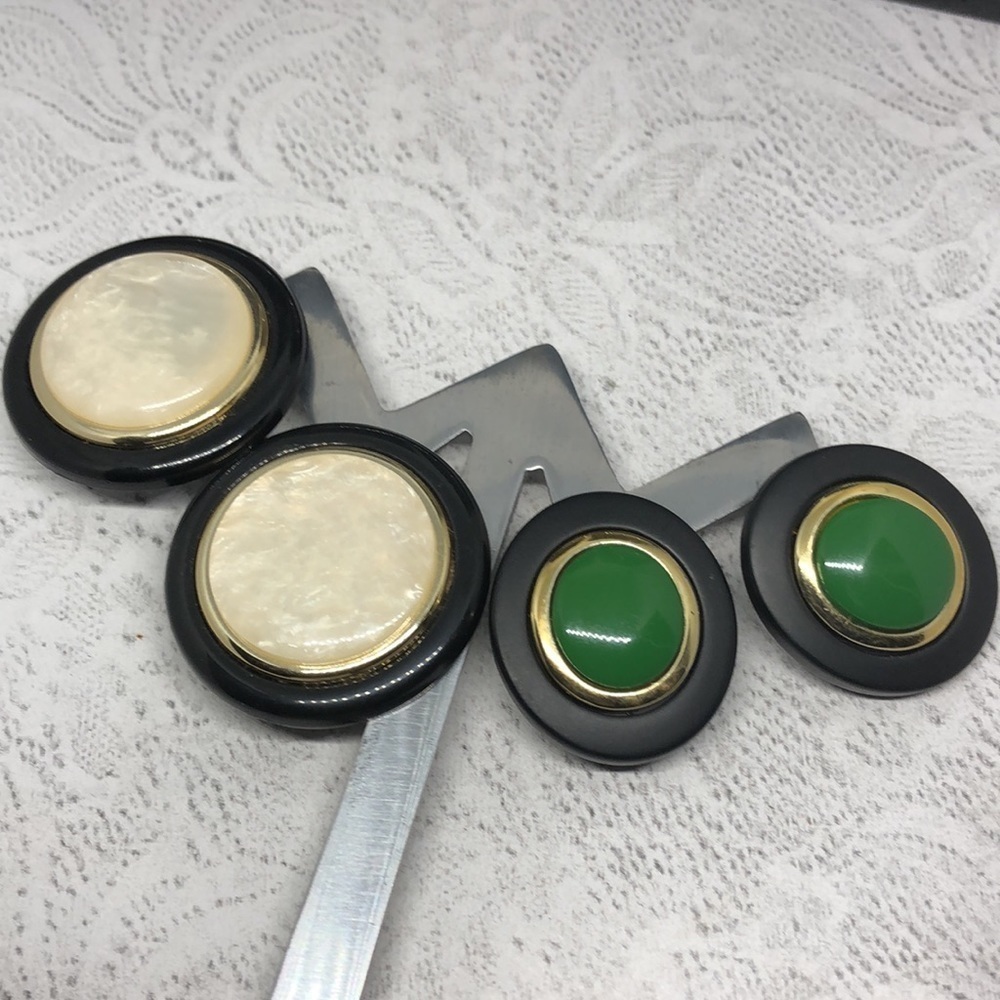 Bundle lot 2 vintage 80's 90's round button shape statement look earrings.